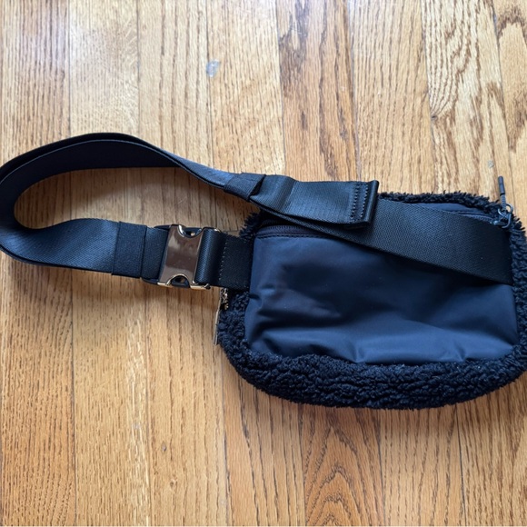 Lululemon Black Fleece Fannypack Bag - Picture 4 of 8